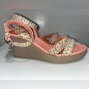 Crocs Leigh Graphic Wedge size 10
